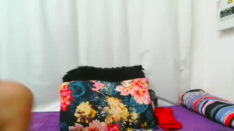 Snapshot of smallboobsxx chatting on 10-13-25, 05:18 smallboobsxx online show from 10-13-25, 05:18