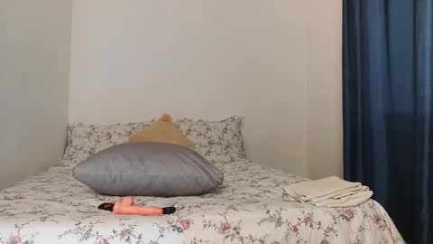 Snapshot of smalldoll7 chatting on 11-26-25, 06:47 Arianna online show from 11-26-25, 06:47