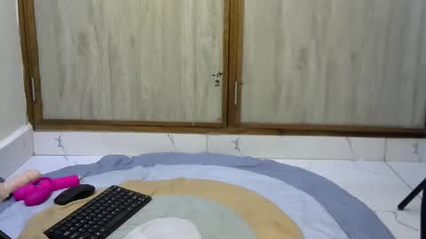 Snapshot of smallhotspice chatting on 10-07-25, 11:51 spicey online show from 10-07-25, 11:51