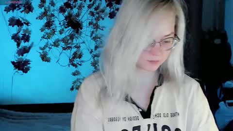 smallimpmeili online show from 11-01-25, 07:16