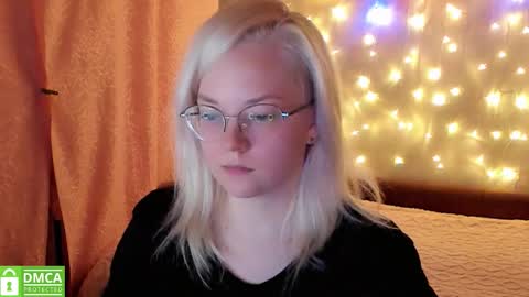 smallimpmeili online show from 11-28-25, 08:00