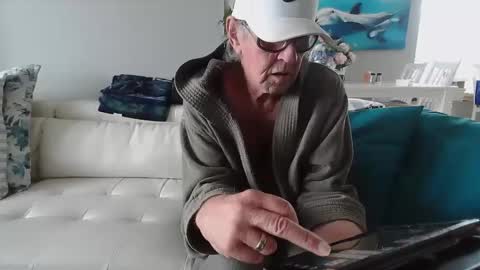 Daddy online show from 01-08-25, 06:20