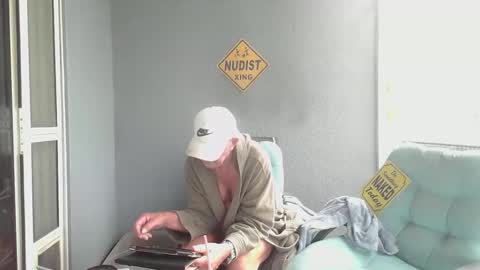 Daddy online show from 10-10-25, 01:32