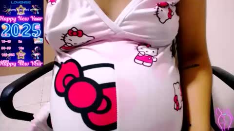 Snapshot of smeralda_24 chatting on 12-18-25, 12:17 smeralda_24 online show from 12-18-25, 12:17