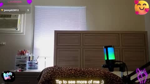 Snapshot of smexy_bun chatting on 11-01-25, 07:49 Smexy online show from 11-01-25, 07:49