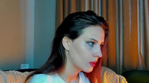 Snapshot of smile_forever_ chatting on 09-15-25, 09:09 Bella online show from 09-15-25, 09:09