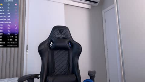 Snapshot of smilee_girl chatting on 12-10-24, 03:12 Emily Burns online show from 12-10-24, 03:12