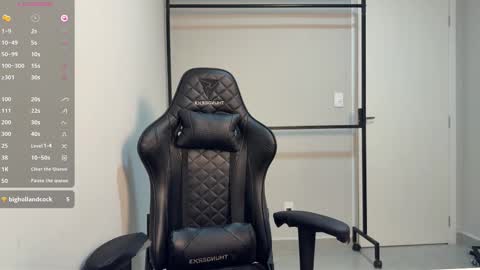 Snapshot of smilee_girl chatting on 10-31-25, 07:04 Emily Burns online show from 10-31-25, 07:04