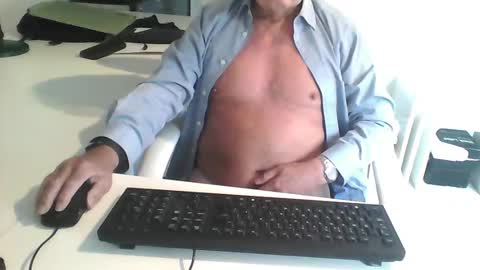 Snapshot of smilesnsmiles chatting on 12-03-24, 11:33 George online show from 12-03-24, 11:33