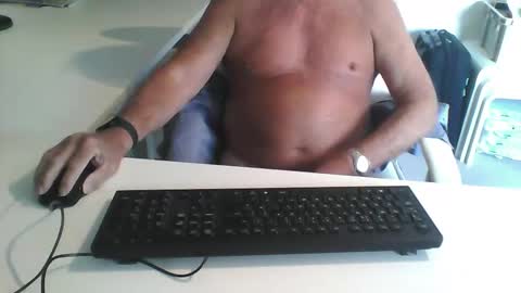 Snapshot of smilesnsmiles chatting on 03-12-25, 11:42 George online show from 03-12-25, 11:42