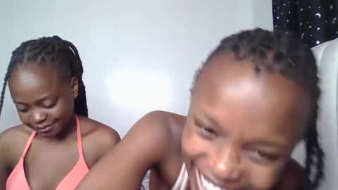 smiley luv1 online show from 12-16-25, 09:09