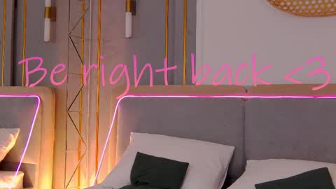 Mia online show from 03-02-25, 11:50