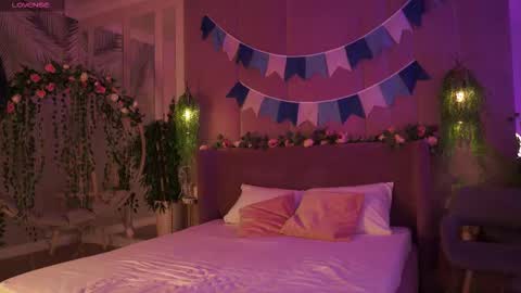 Mia online show from 09-29-25, 05:01