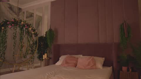 Mia online show from 11-16-25, 05:02