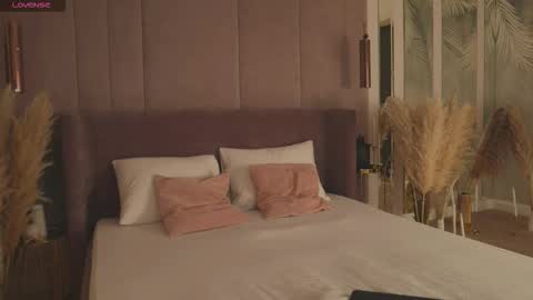 Mia online show from 02-08-26, 05:11