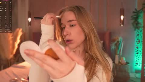 Mia online show from 02-28-26, 05:08