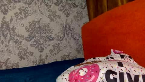 Snapshot of smileyyg chatting on 10-31-25, 06:31 Noname online show from 10-31-25, 06:31