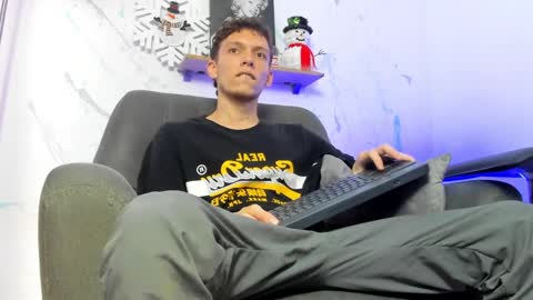 Snapshot of smitgrey chatting on 12-29-24, 08:15 SMIT online show from 12-29-24, 08:15