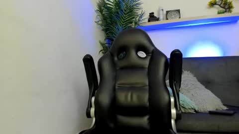 Snapshot of smitgrey chatting on 02-13-25, 11:50 SMIT online show from 02-13-25, 11:50