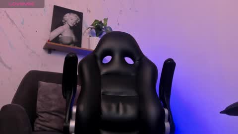 Snapshot of smitgrey chatting on 02-18-25, 08:36 SMIT online show from 02-18-25, 08:36