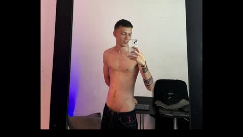 Snapshot of smitgrey chatting on 09-15-25, 11:43 SMIT online show from 09-15-25, 11:43