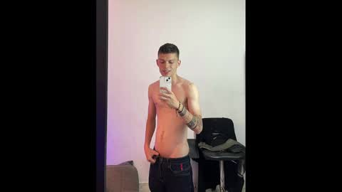 Snapshot of smitgrey chatting on 09-28-25, 04:29 SMIT online show from 09-28-25, 04:29