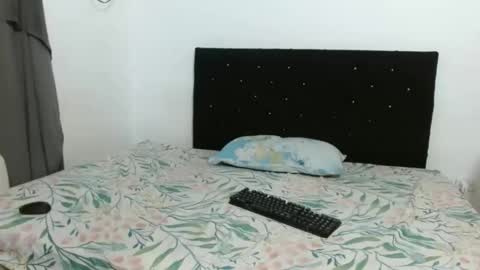 Snapshot of smith_and_mia chatting on 12-13-25, 08:25 Smith y Mia online show from 12-13-25, 08:25