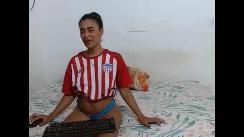 Snapshot of smith_and_mia chatting on 04-10-26, 04:33 Smith y Mia online show from 04-10-26, 04:33