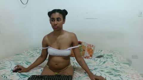 Snapshot of smith_and_mia chatting on 04-11-26, 10:25 Smith y Mia online show from 04-11-26, 10:25