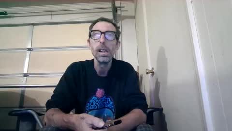 Snapshot of smkforme chatting on 10-19-25, 05:35 smoke-4-me online show from 10-19-25, 05:35