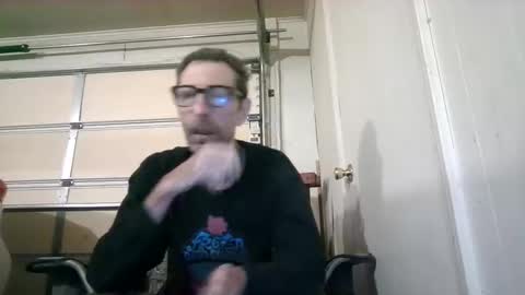 Snapshot of smkforme chatting on 10-21-25, 10:27 smoke-4-me online show from 10-21-25, 10:27