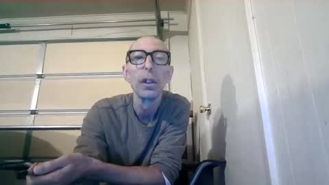 Snapshot of smkforme chatting on 10-24-25, 05:42 smoke-4-me online show from 10-24-25, 05:42