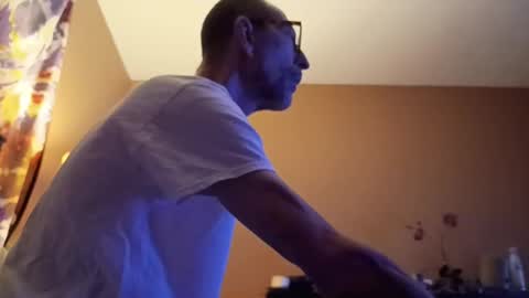 smoke-4-me online show from 04-27-26, 10:13