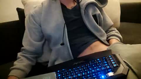 Snapshot of smokeandwatching chatting on 12-08-24, 12:18 Smokeandwatching online show from 12-08-24, 12:18