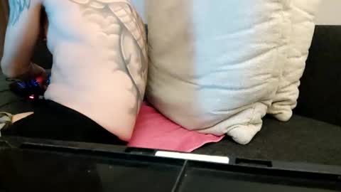 Snapshot of smokeandwatching chatting on 12-19-24, 11:25 Smokeandwatching online show from 12-19-24, 11:25