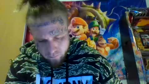 Snapshot of smokebluntafterblunt chatting on 12-18-25, 02:56 smoke online show from 12-18-25, 02:56