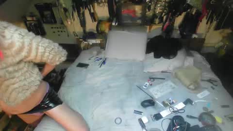 smokeslut365 online show from 10-31-25, 01:39