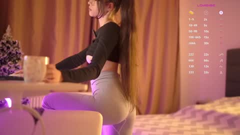 Snapshot of smolsonja chatting on 01-11-25, 11:35 Sonja online show from 01-11-25, 11:35