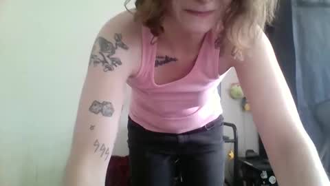 Snapshot of smoothvodka chatting on 10-31-25, 07:26 Bambi--Vodka online show from 10-31-25, 07:26