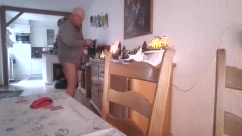 Snapshot of smoothy5460 chatting on 12-25-24, 08:18 smoothy5460 online show from 12-25-24, 08:18