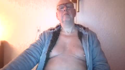 Snapshot of smoothy5460 chatting on 01-10-25, 06:28 smoothy5460 online show from 01-10-25, 06:28