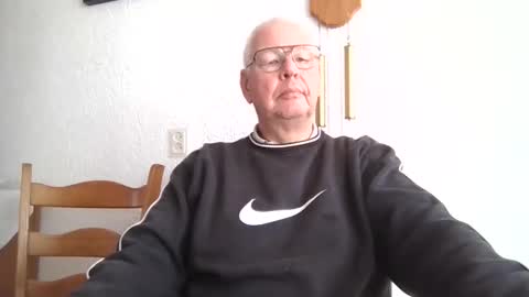 Snapshot of smoothy5460 chatting on 02-18-25, 12:39 smoothy5460 online show from 02-18-25, 12:39