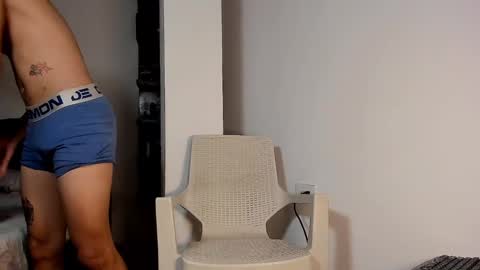 Snapshot of snakebutterfly chatting on 12-21-24, 07:03 snakebutterfly online show from 12-21-24, 07:03