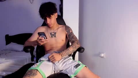 Snapshot of snakebutterfly chatting on 01-15-25, 05:26 snakebutterfly online show from 01-15-25, 05:26