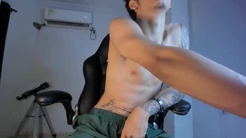 Snapshot of snakebutterfly chatting on 09-19-25, 08:27 snakebutterfly online show from 09-19-25, 08:27