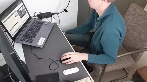 Snapshot of sneakerboy444 chatting on 10-24-25, 09:17 sneakerboy444 online show from 10-24-25, 09:17