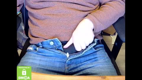 Snapshot of sneakybill82 chatting on 12-17-24, 10:32 Sneakybill online show from 12-17-24, 10:32