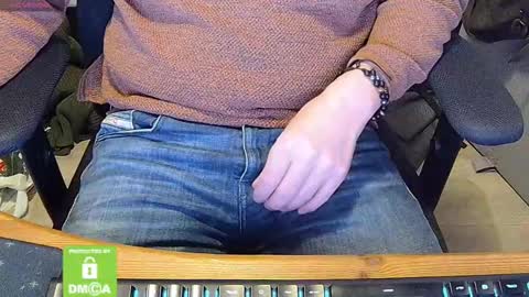 Snapshot of sneakybill82 chatting on 02-21-25, 10:59 Sneakybill online show from 02-21-25, 10:59