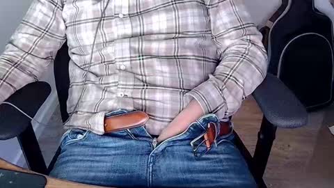 Snapshot of sneakybill82 chatting on 10-28-25, 09:39 Sneakybill online show from 10-28-25, 09:39