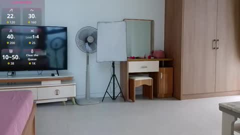 SnejinkaMisha online show from 09-18-25, 11:18